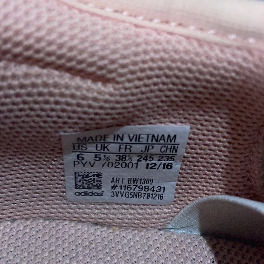 Adidas - Picture 3 of 5